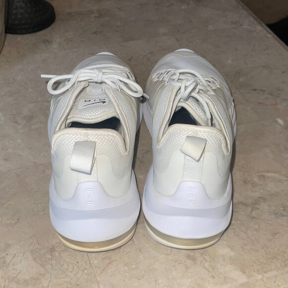 Nike Air Max Axis - Picture 3 of 3